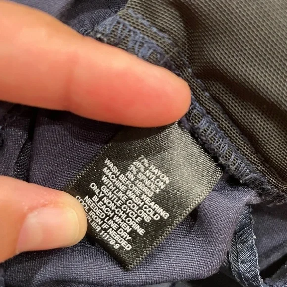 LIZ CLAIBORNE SHORTS - Picture 3 of 6